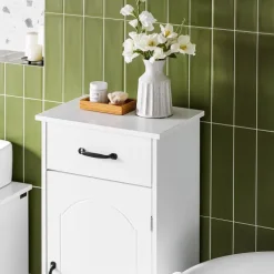 Badezimmerschrank mit verstellbaren Einlegeböden und offenen Regalen in Weiß BZR207-W