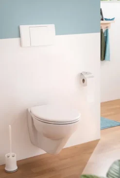 Calmwaters® Erhöhtes Wand WC spülrandlos Modern Plus mit Toilettendeckel, + 6 cm Erhöhung, inklusive abnehmbarem WC Sitz mit Absenkautomatik und Schnellbefestigung, Tiefspüler, Weiß, 08AB5815