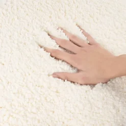 FLOORDIREKT Badematte Sky Soft - Reckteckig - Rutschhemmende Rückseite - Creme - 80 x 150 cm