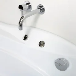 Glänzend weiße Whirlpool-Badewanne mit Nackenstütze rechts| Diletta