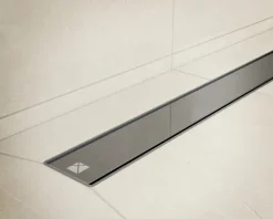 Lineare Edelstahl-Duschrinne für bodengleiche Dusche 40 cm x 6,5 - 61 l/min schwarzer spiegel
