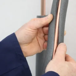 1m Isolierschlauch Ø 28 mm x 13 mm Dämmung selbstklebend 50% GEG